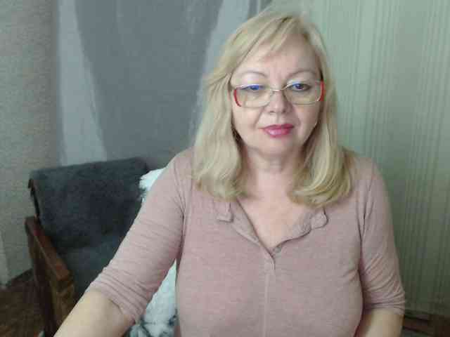 EvelynLoveShy webcam