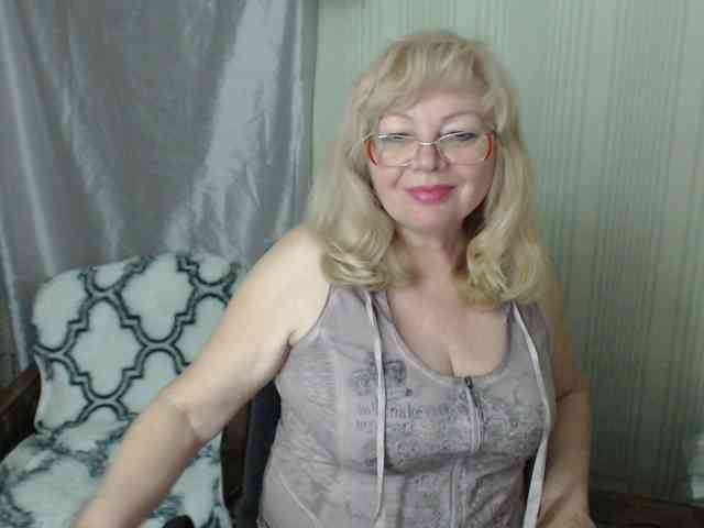 EvelynLoveShy webcam