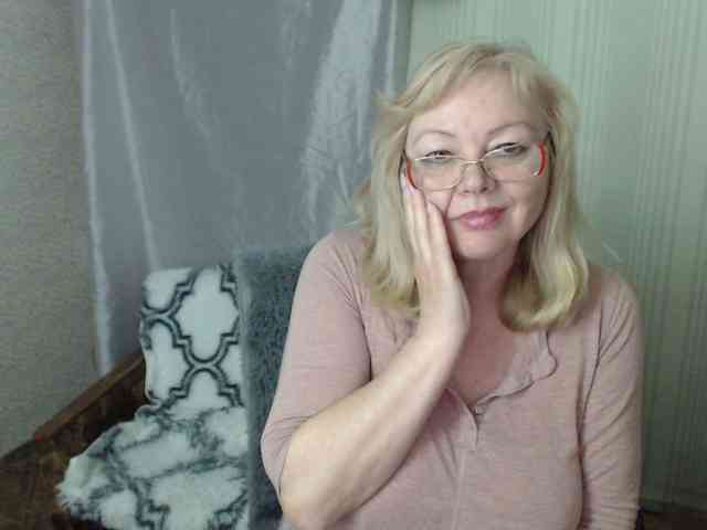 EvelynLoveShy webcam