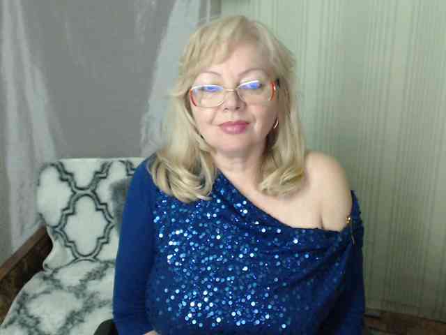 EvelynLoveShy webcam