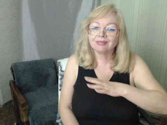 EvelynLoveShy webcam