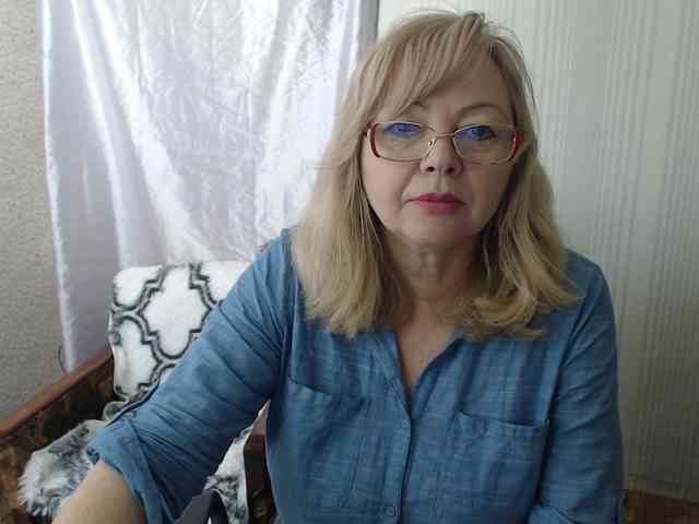 EvelynLoveShy webcam