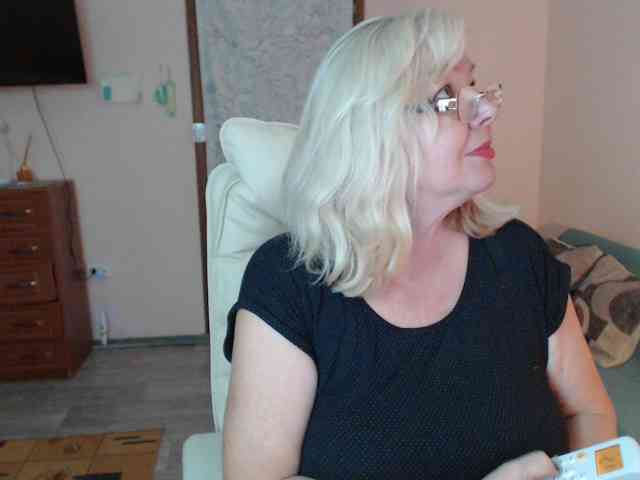 EvelynLoveShy webcam