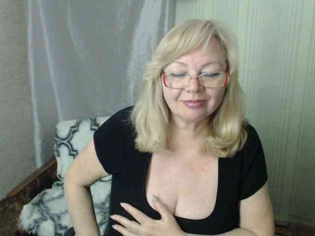 EvelynLoveShy webcam