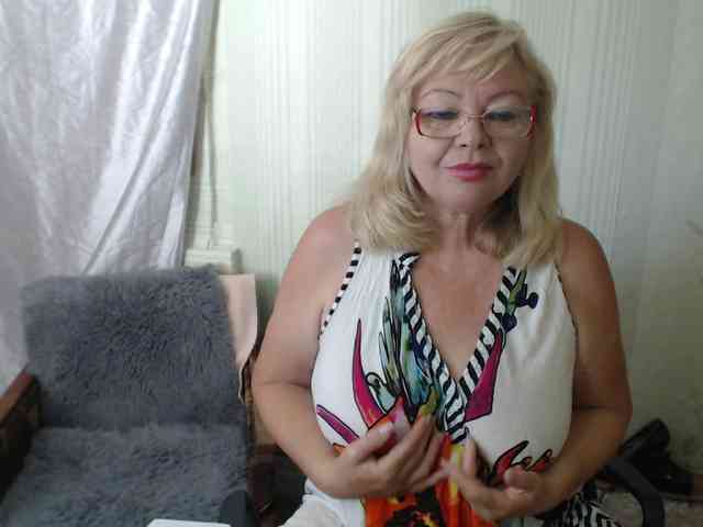 EvelynLoveShy webcam