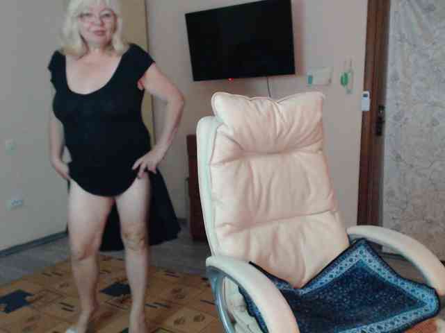 EvelynLoveShy webcam