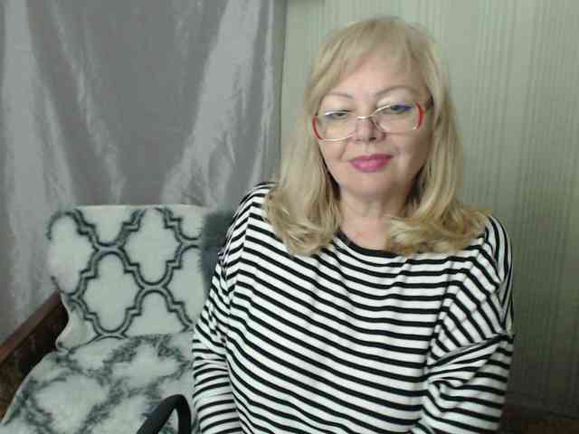 EvelynLoveShy webcam