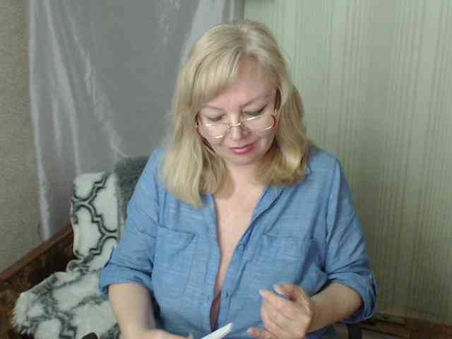 EvelynLoveShy webcam