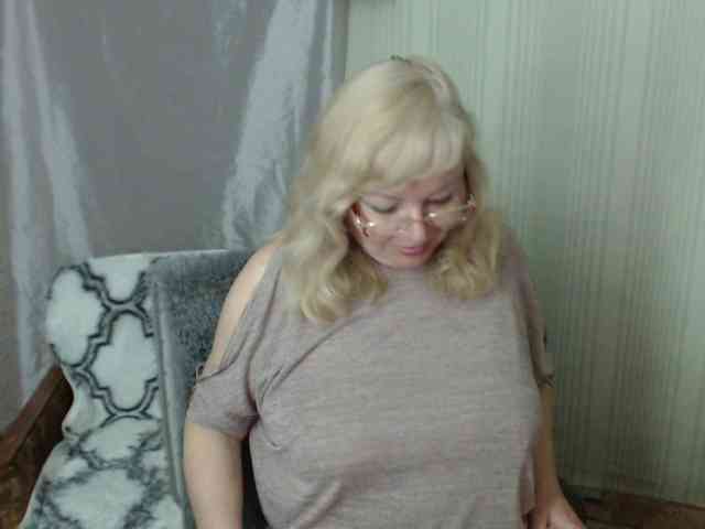 EvelynLoveShy webcam