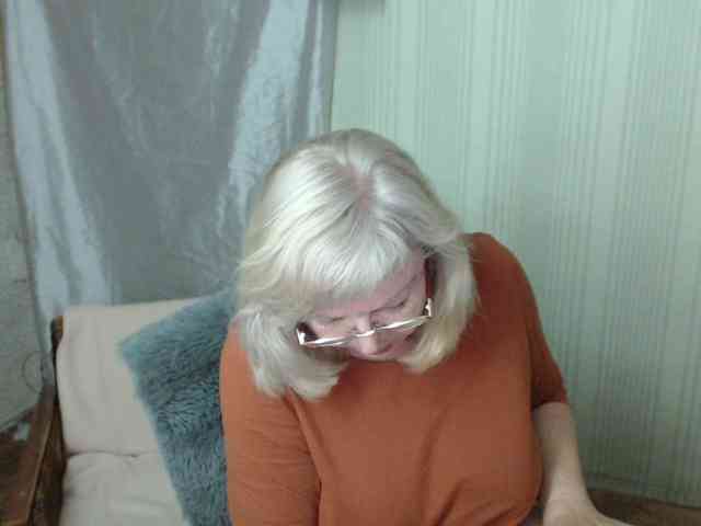 EvelynLoveShy webcam
