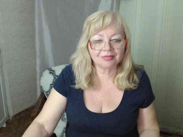 EvelynLoveShy webcam
