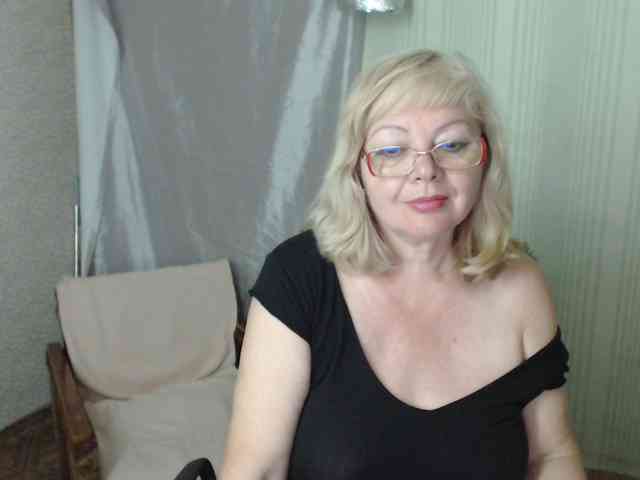 EvelynLoveShy webcam