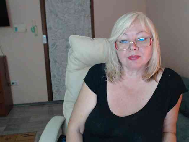 EvelynLoveShy webcam
