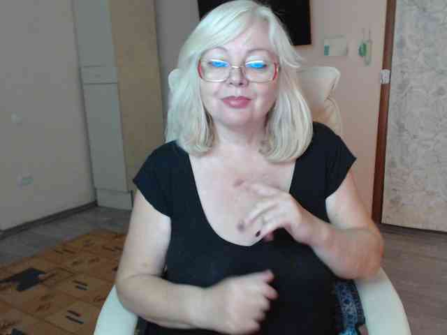 EvelynLoveShy webcam
