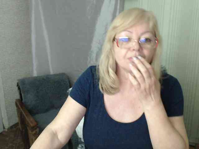 EvelynLoveShy webcam