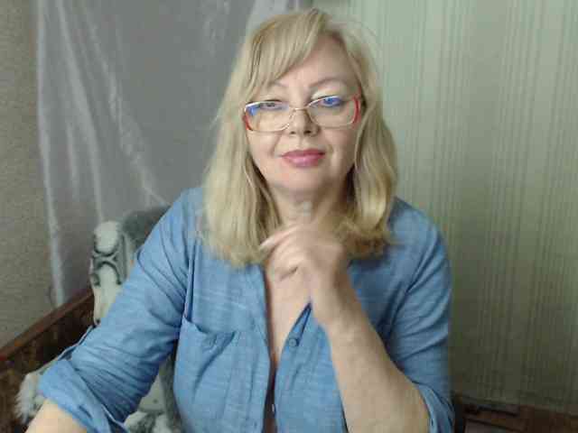 EvelynLoveShy webcam