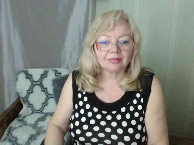 EvelynLoveShy webcam