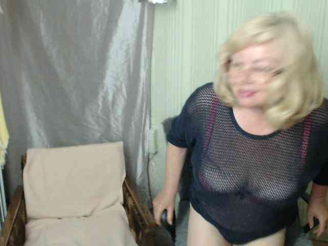 EvelynLoveShy webcam