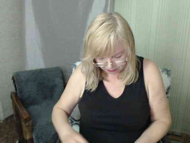 EvelynLoveShy webcam