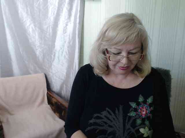 EvelynLoveShy webcam