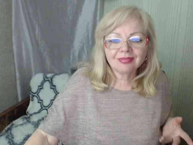 EvelynLoveShy webcam