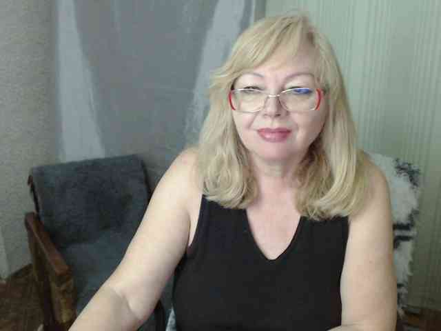 EvelynLoveShy webcam