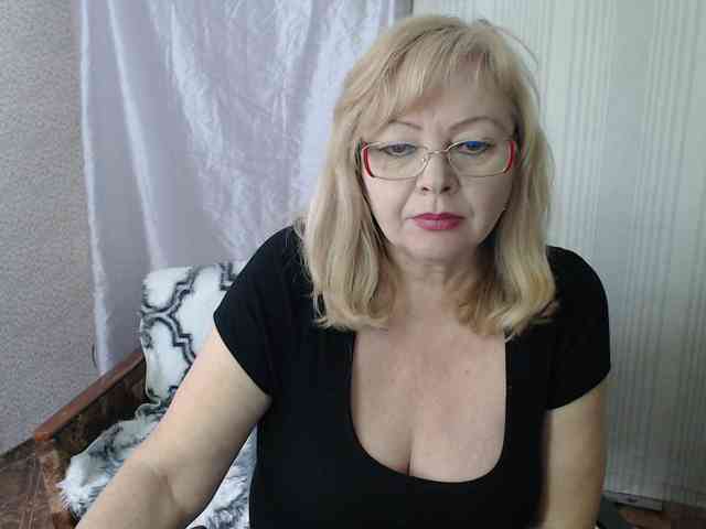 EvelynLoveShy webcam