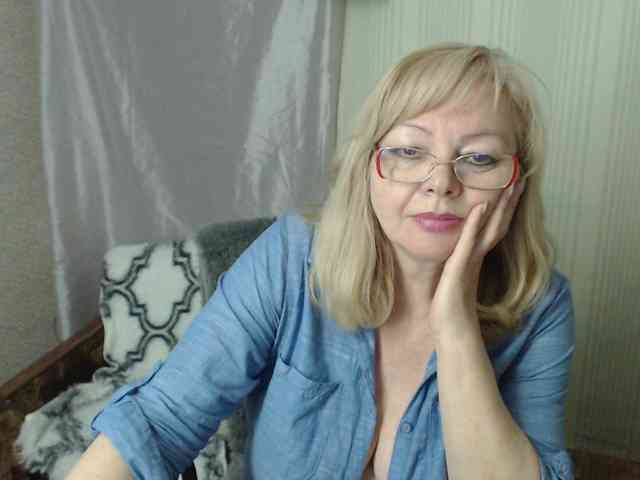 EvelynLoveShy webcam