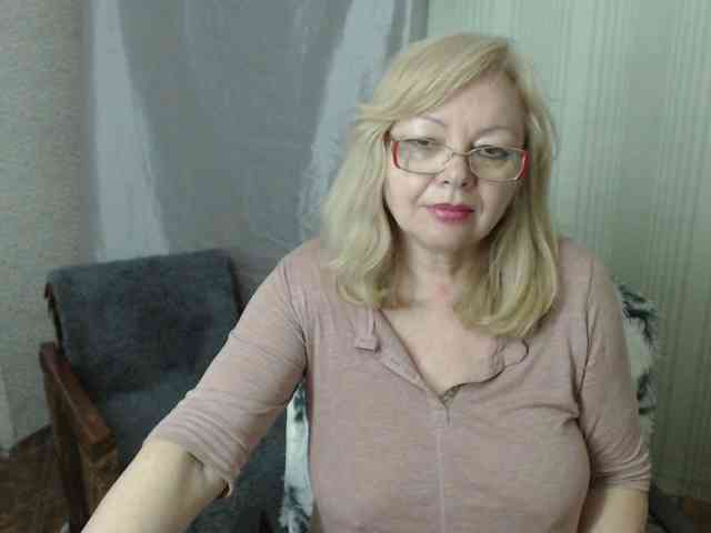 EvelynLoveShy webcam