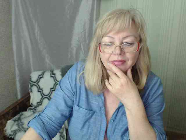 EvelynLoveShy webcam