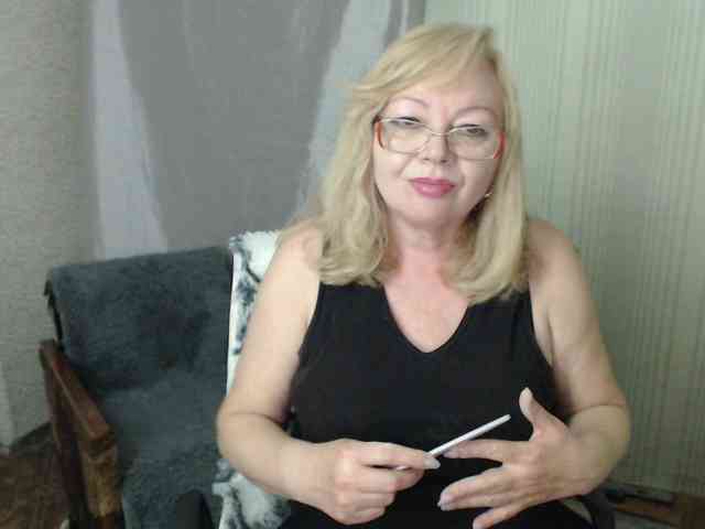 EvelynLoveShy webcam