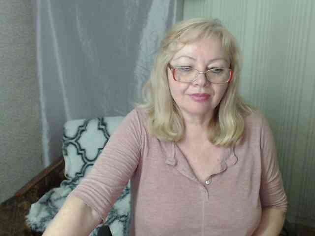 EvelynLoveShy webcam