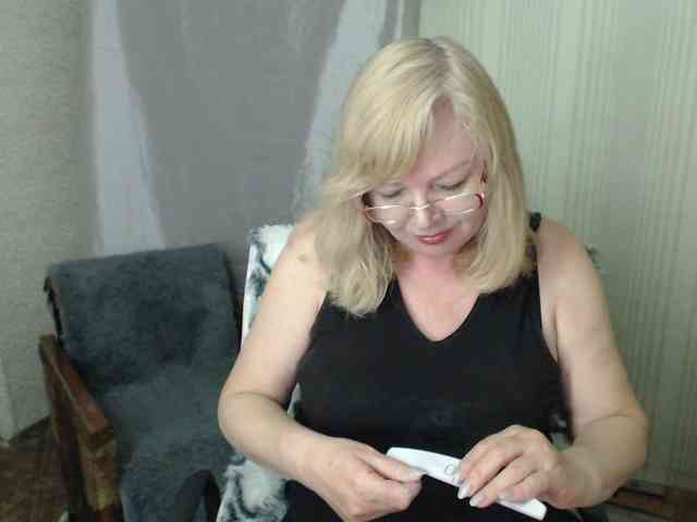 EvelynLoveShy webcam