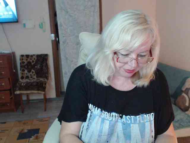 EvelynLoveShy