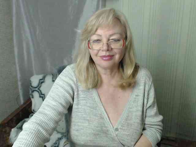 EvelynLoveShy webcam