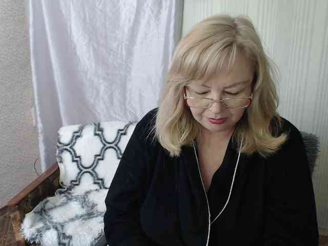 EvelynLoveShy webcam