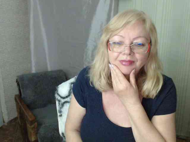 EvelynLoveShy webcam