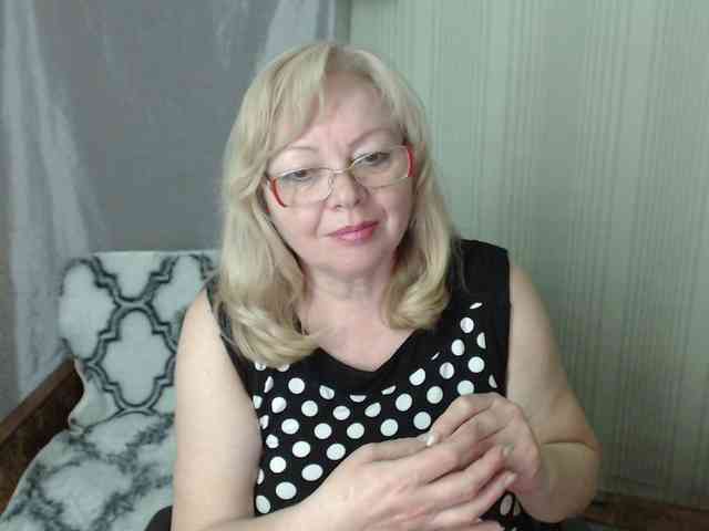 EvelynLoveShy webcam