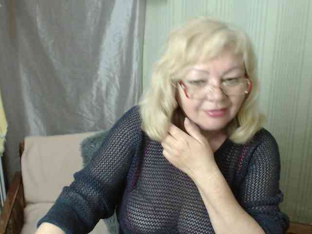 EvelynLoveShy webcam