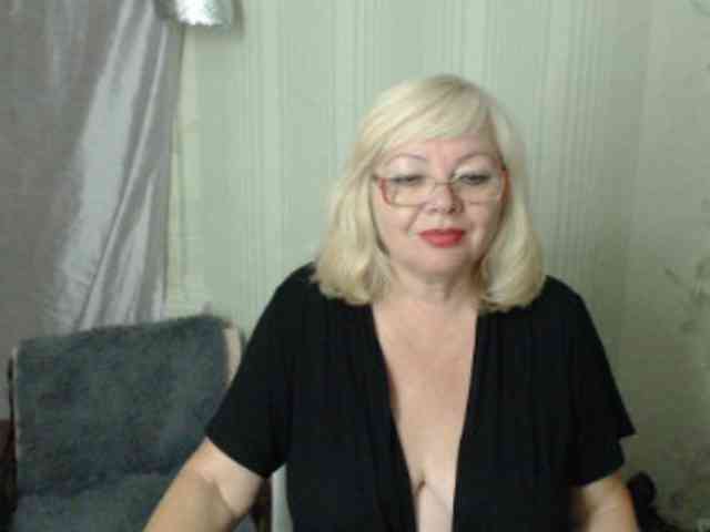 EvelynLoveShy webcam