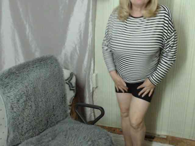 EvelynLoveShy webcam