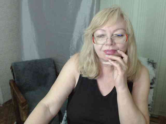 EvelynLoveShy webcam