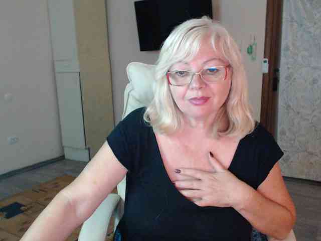 EvelynLoveShy webcam
