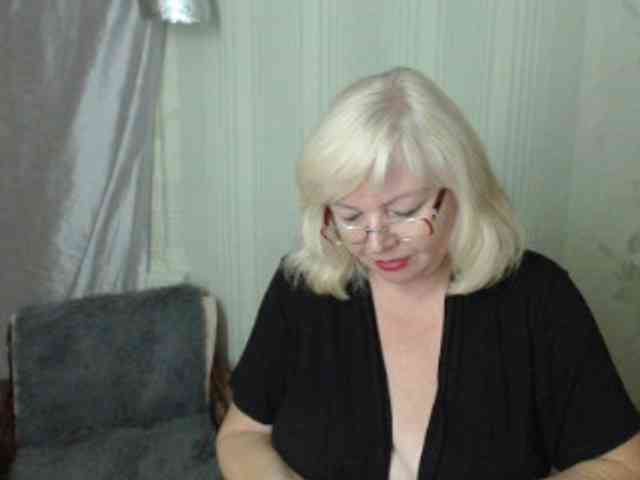 EvelynLoveShy webcam
