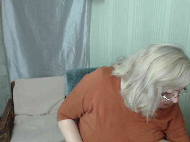 EvelynLoveShy webcam