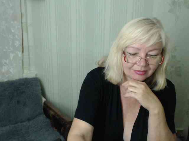 EvelynLoveShy webcam
