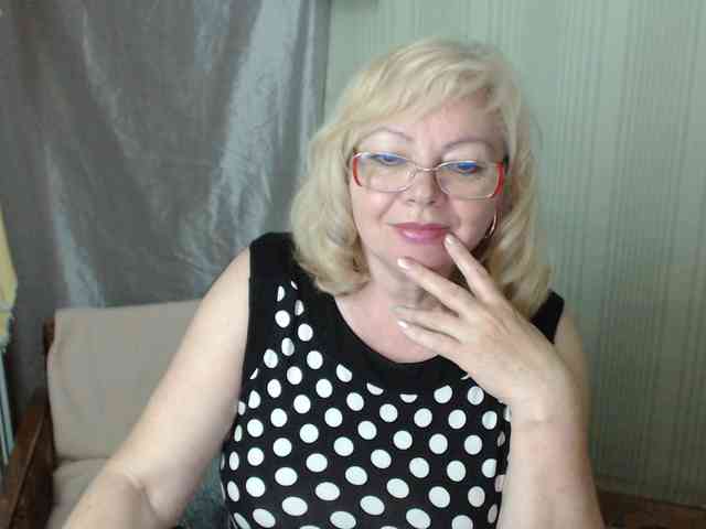 EvelynLoveShy webcam