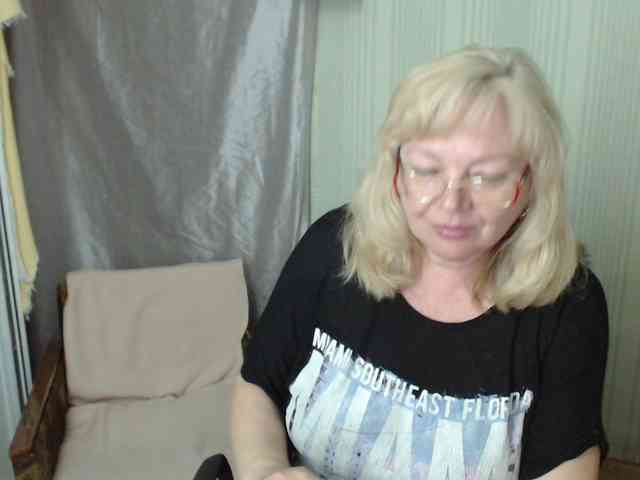 EvelynLoveShy webcam