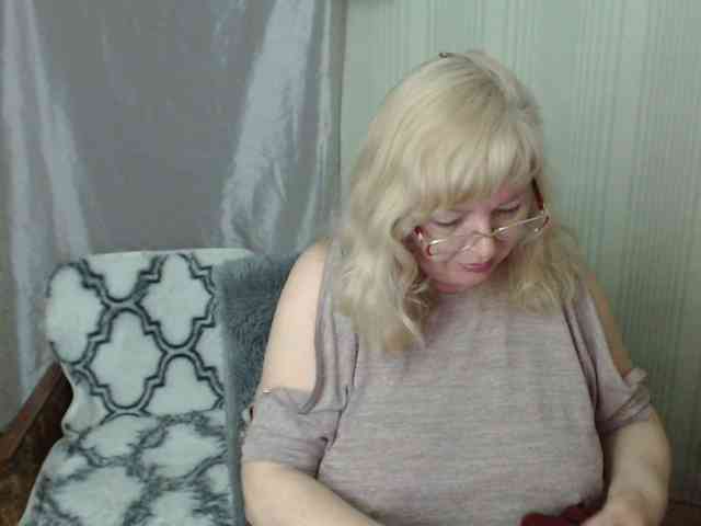EvelynLoveShy webcam