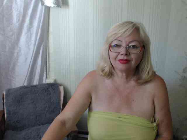 EvelynLoveShy webcam